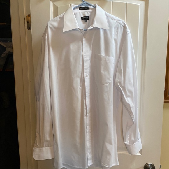 New never worn loose fitting dress shirt - Picture 1 of 3